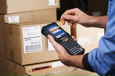 Rozciąga e-commerce przecina burzę taryfową